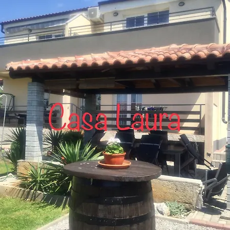 Casa Laura Apartament *