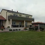 Casa Laura غييكا